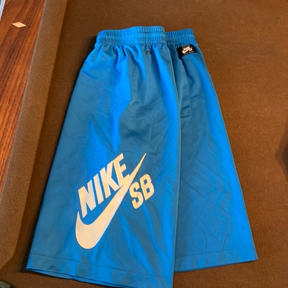 Nike shorts - Picture 1 of 5